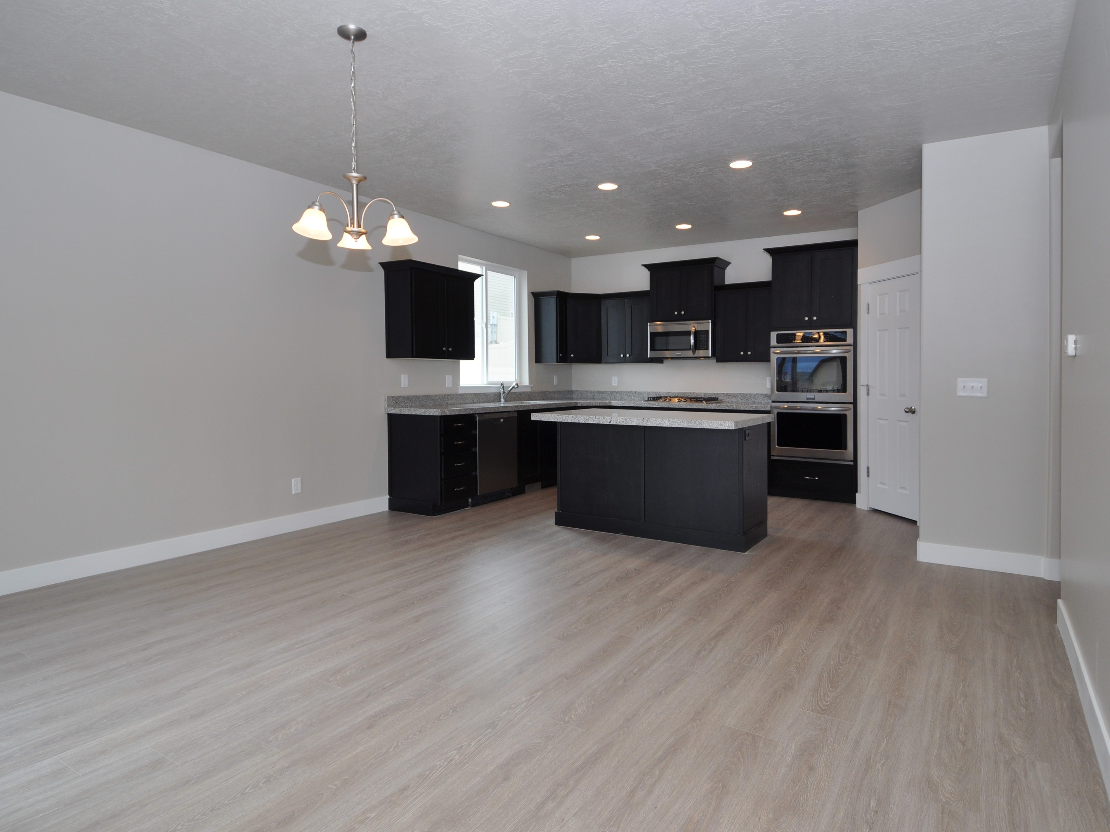 Custom Saratoga Springs 2-Story Kitchen