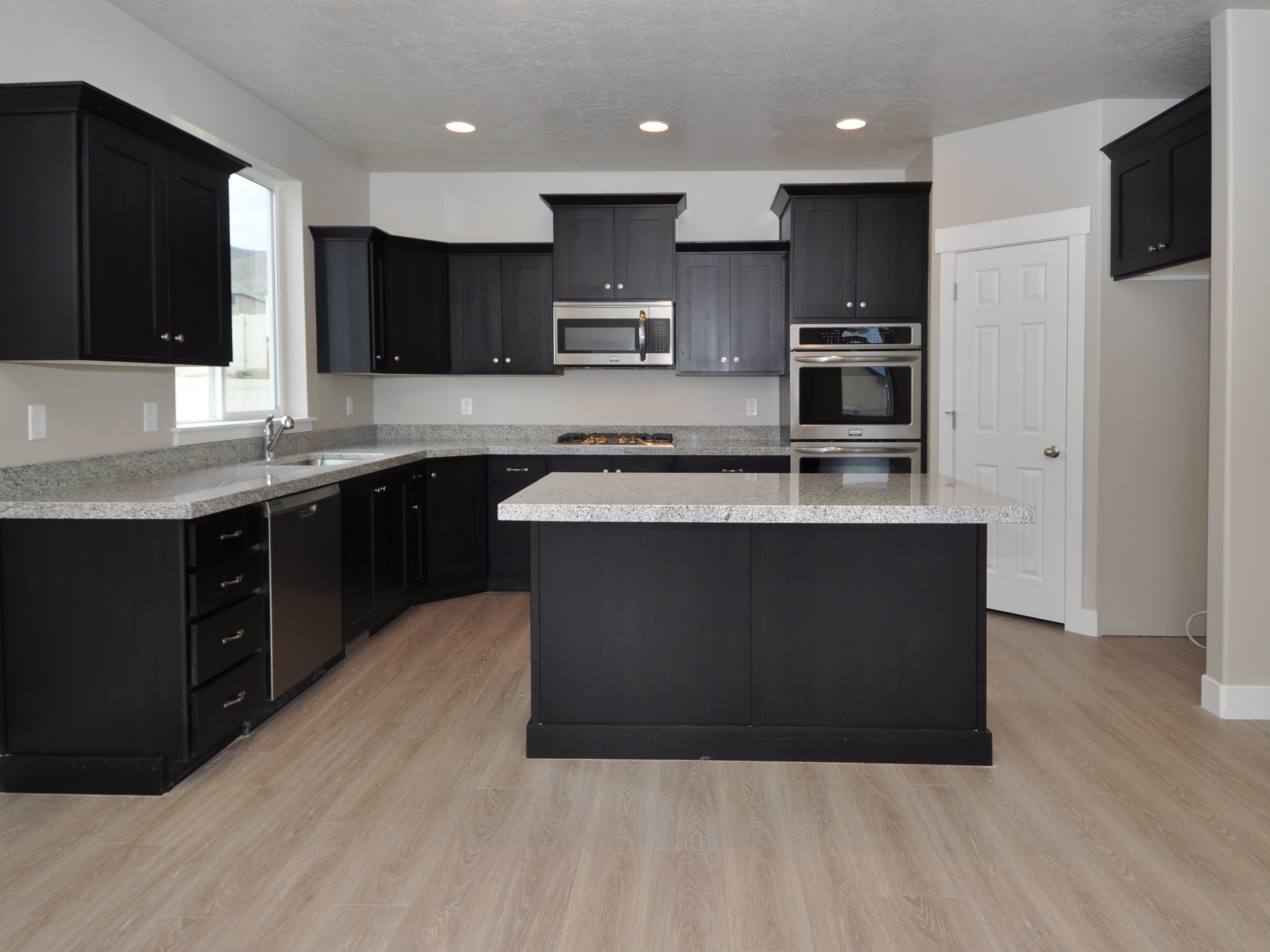 Custom Saratoga Springs 2-Story Kitchen