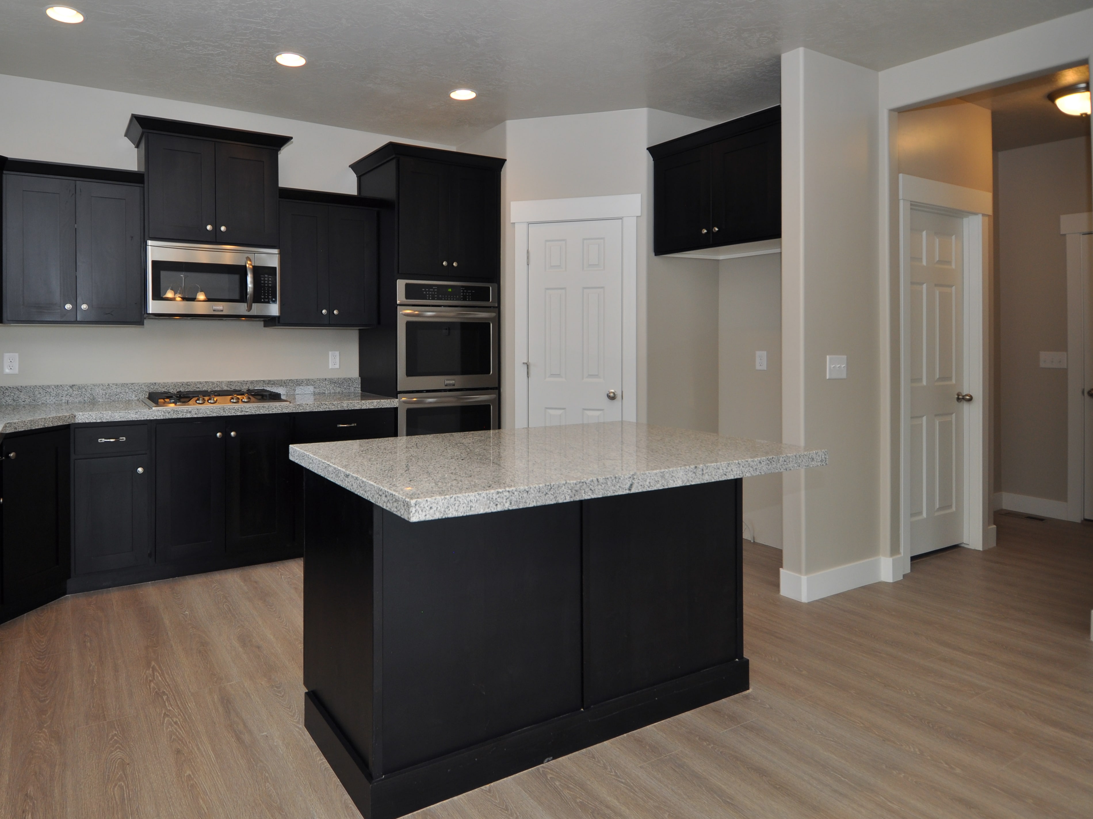 Custom Saratoga Springs 2-Story Kitchen