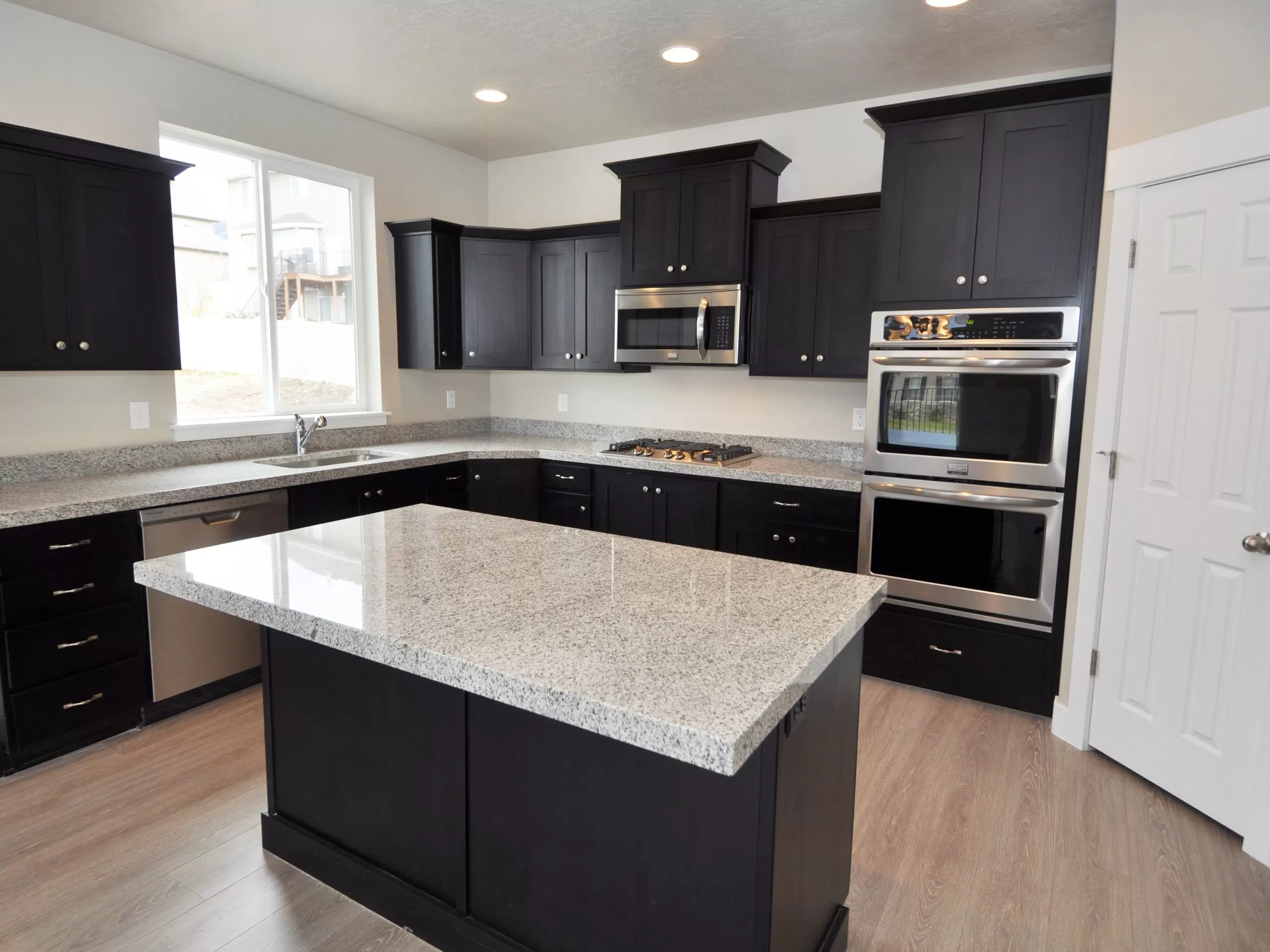 Custom Saratoga Springs 2-Story Kitchen