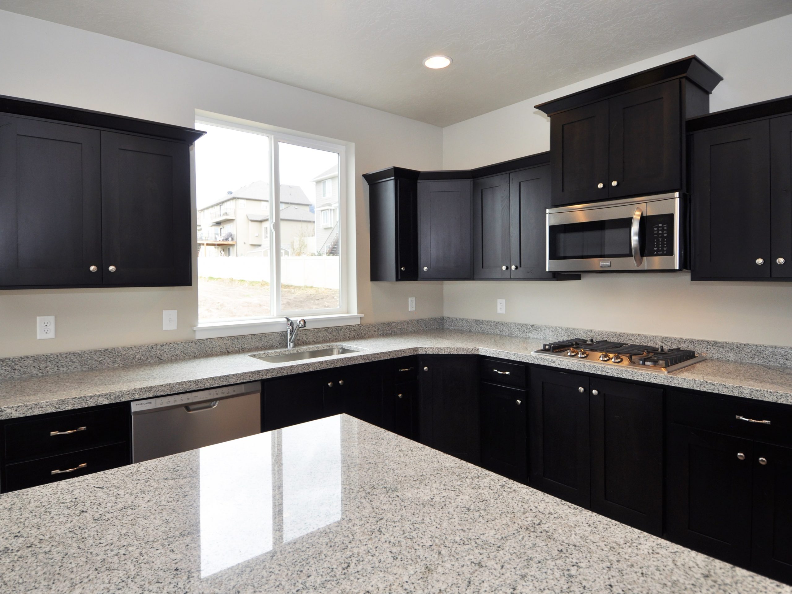 Custom Saratoga Springs 2-Story Kitchen