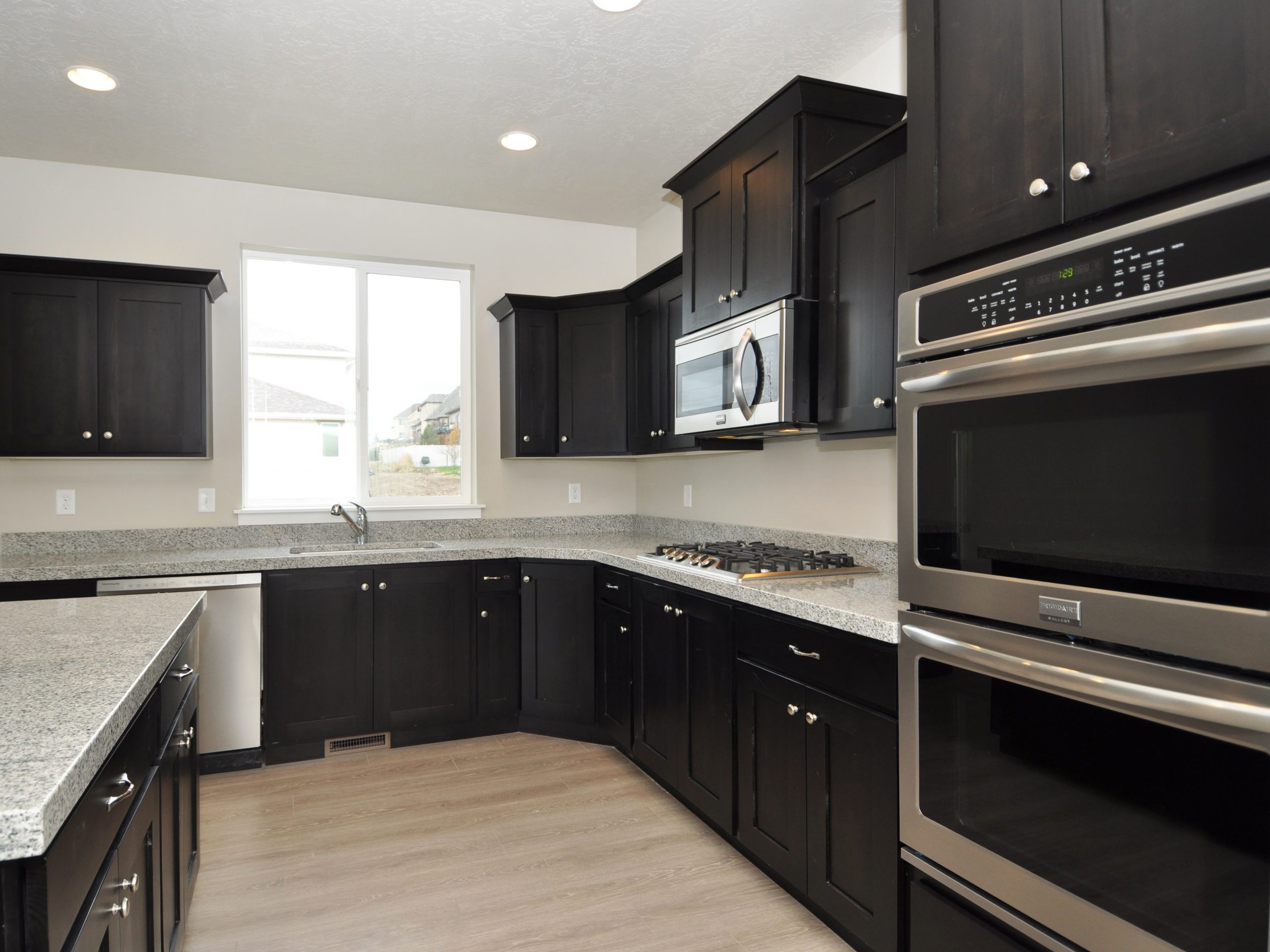 Custom Saratoga Springs 2-Story Kitchen